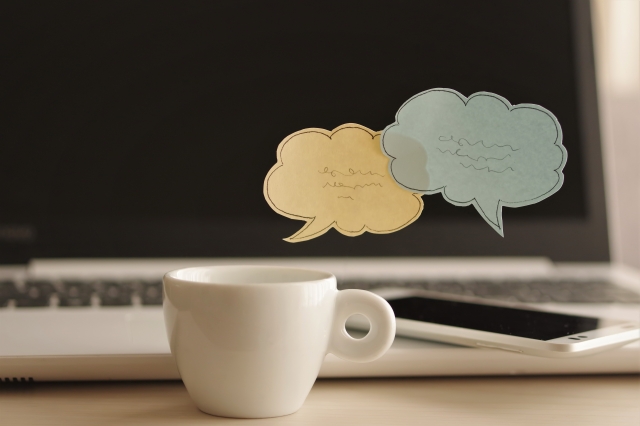 パソコンとスマホと吹き出し