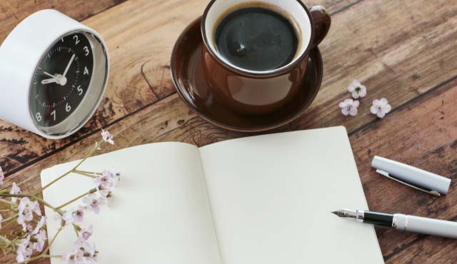 コーヒーと白紙のノート